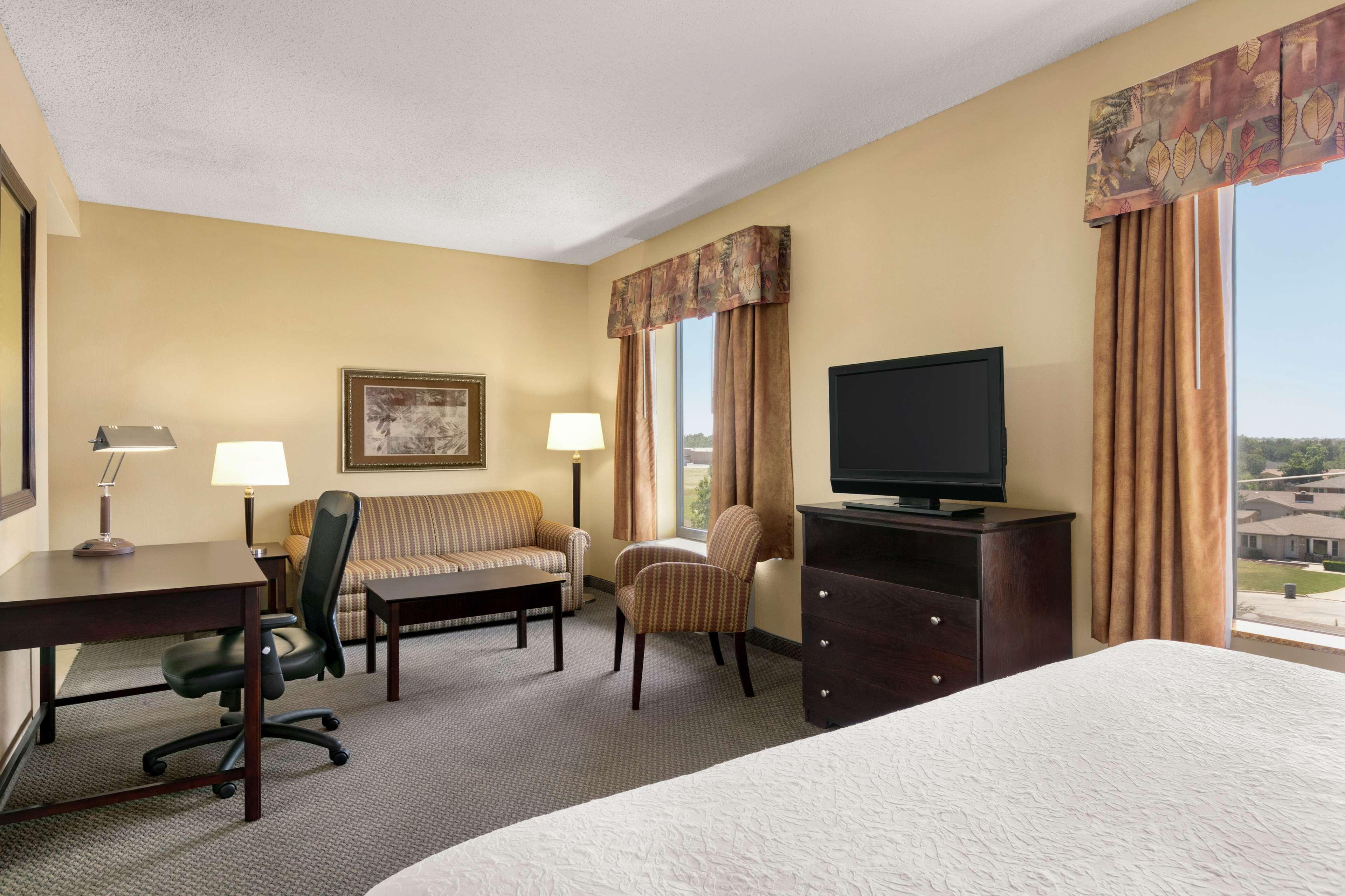 Hampton Inn & Suites Lawton Bagian luar foto