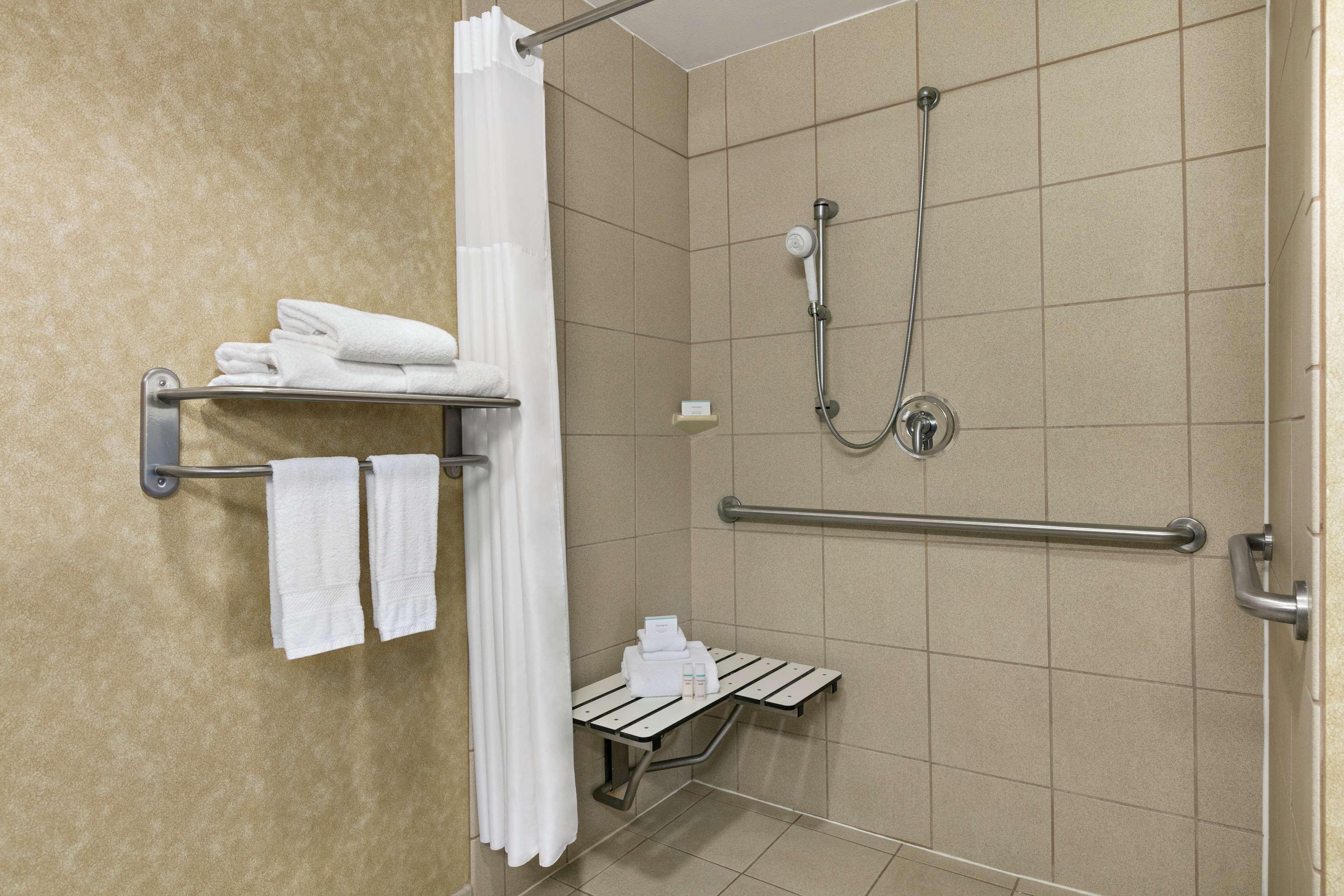 Hampton Inn & Suites Lawton Bagian luar foto