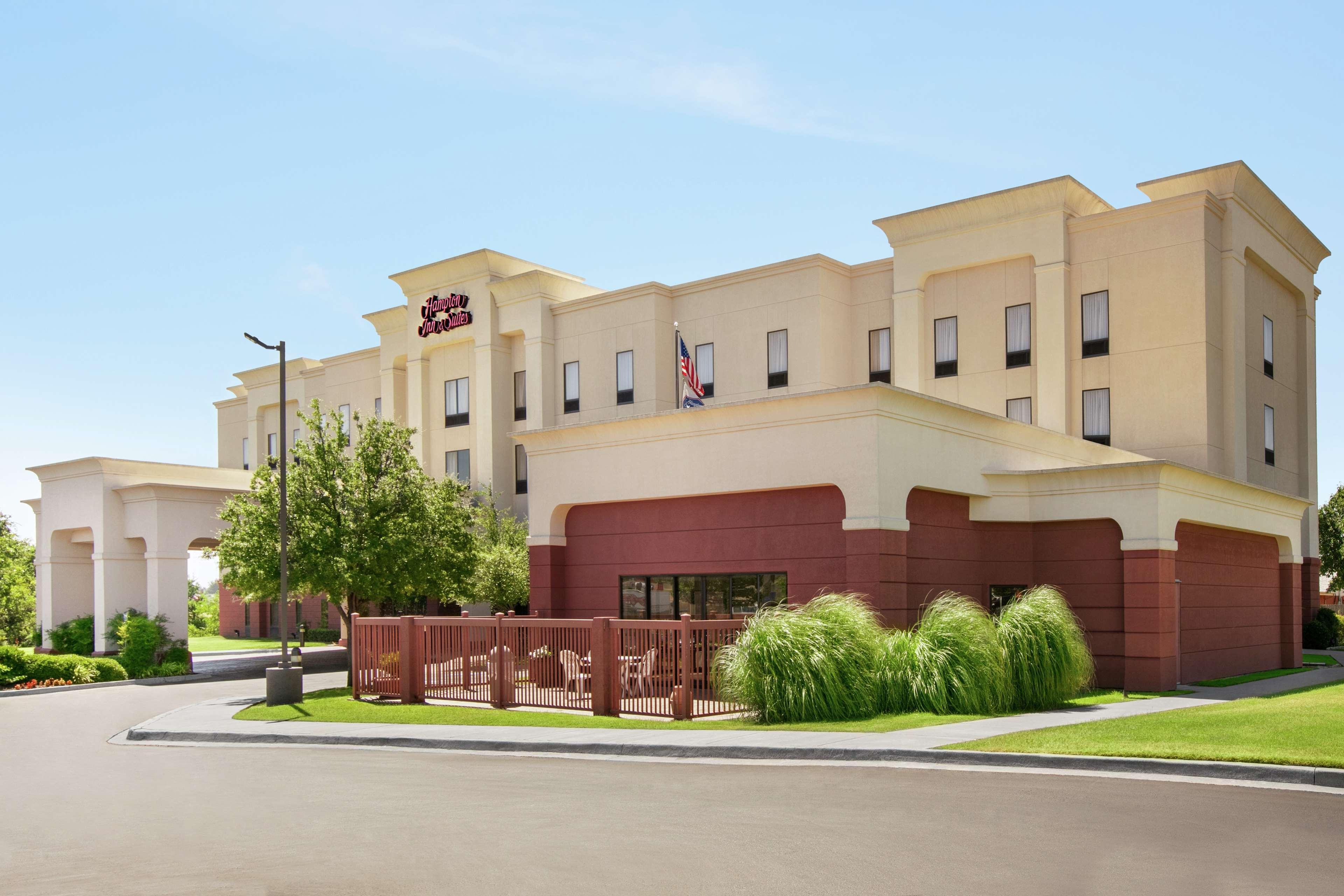 Hampton Inn & Suites Lawton Bagian luar foto