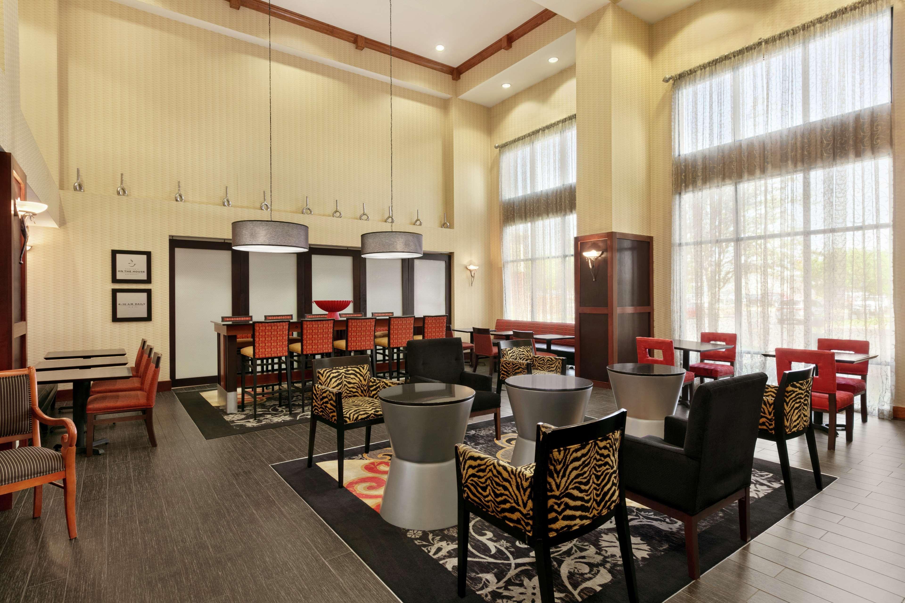Hampton Inn & Suites Lawton Bagian luar foto
