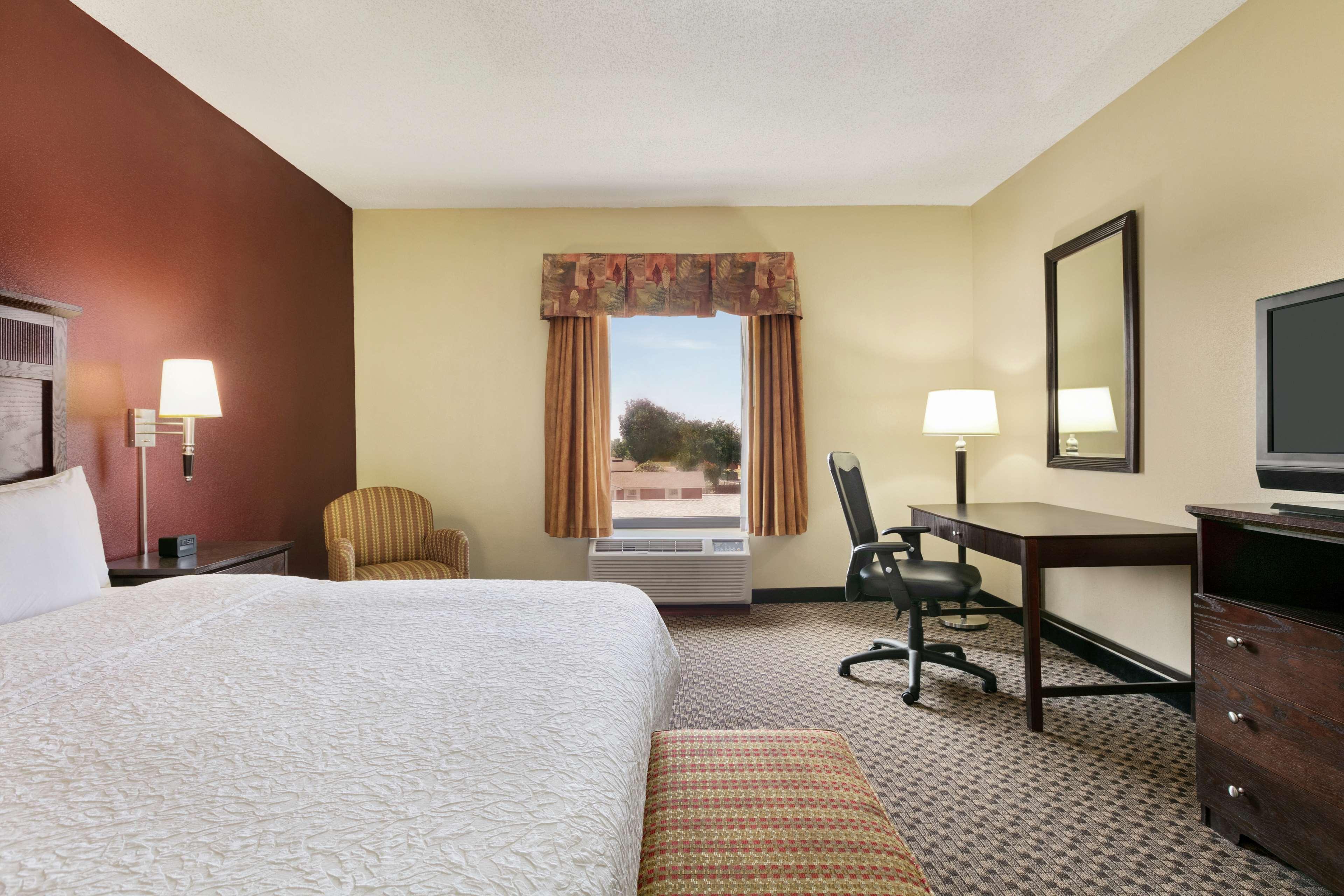 Hampton Inn & Suites Lawton Bagian luar foto